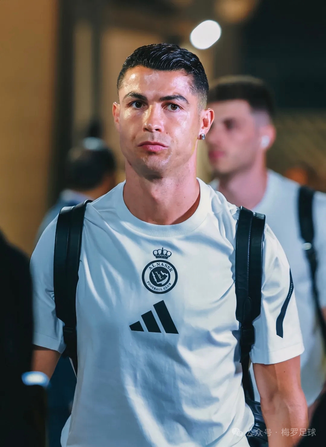 切尔西轻取巴萨，C罗梅开二度英超