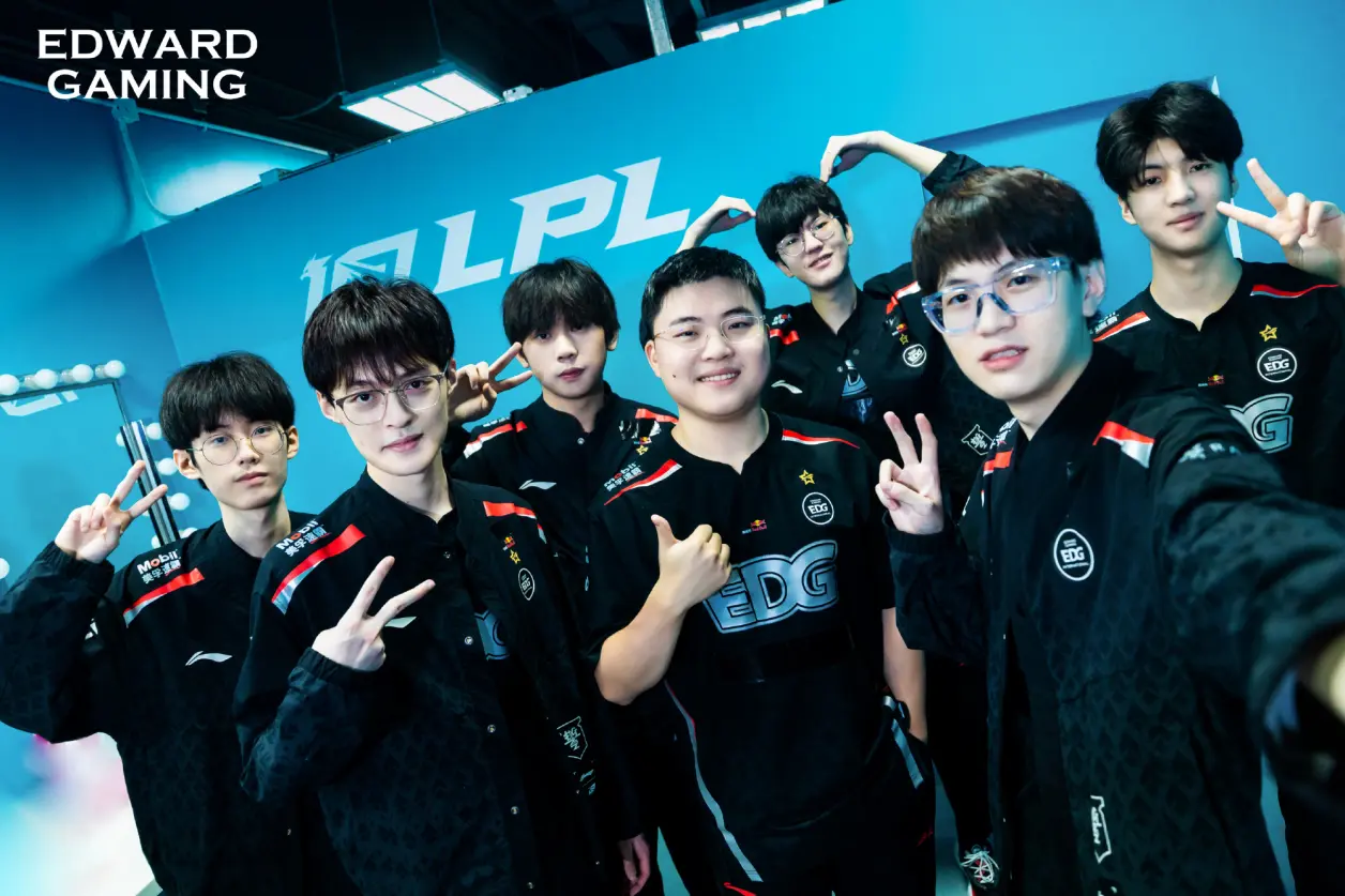 FNC轻取EDG,Meiko拿下关键大龙八强赛3:2(北京) FNC轻取EDG,Meiko拿下关键大龙八强赛3:2(北京)