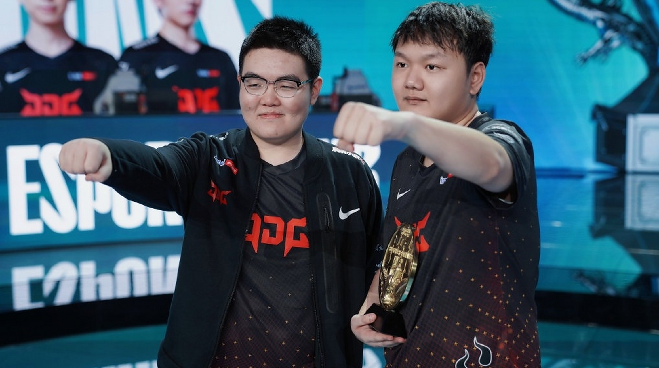 FNC轻取EDG,Meiko拿下关键大龙八强赛3:2(北京) FNC轻取EDG,Meiko拿下关键大龙八强赛3:2(北京)